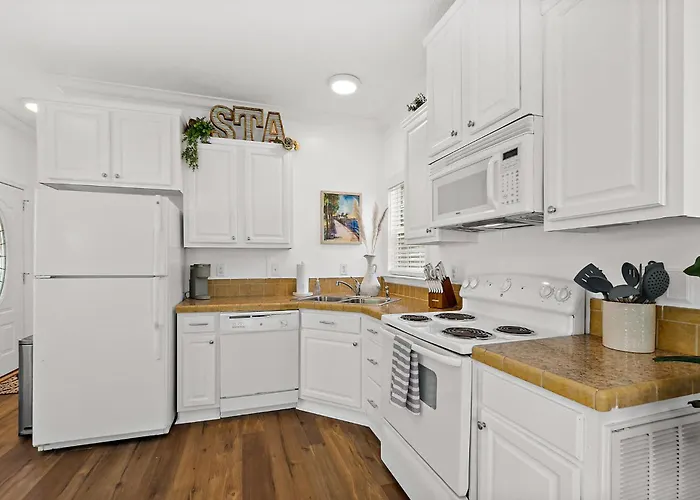 Treetop Cottage - 3 Blocks From Historic District