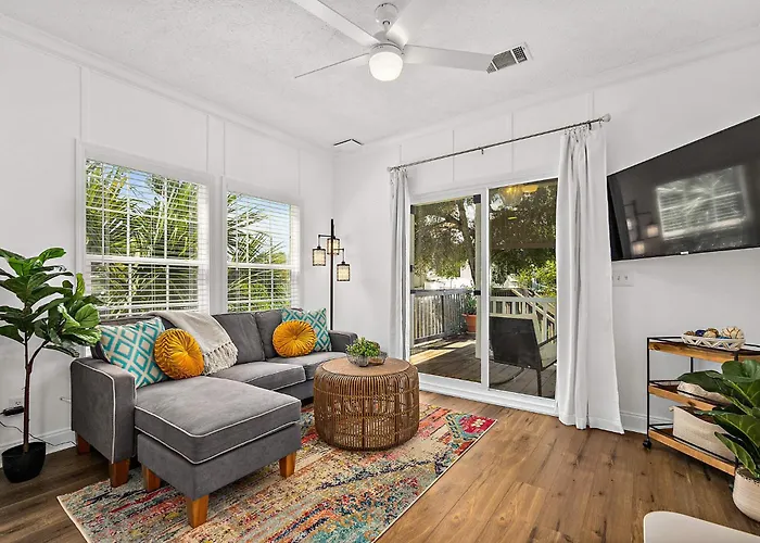 Treetop Cottage - 3 Blocks From Historic District